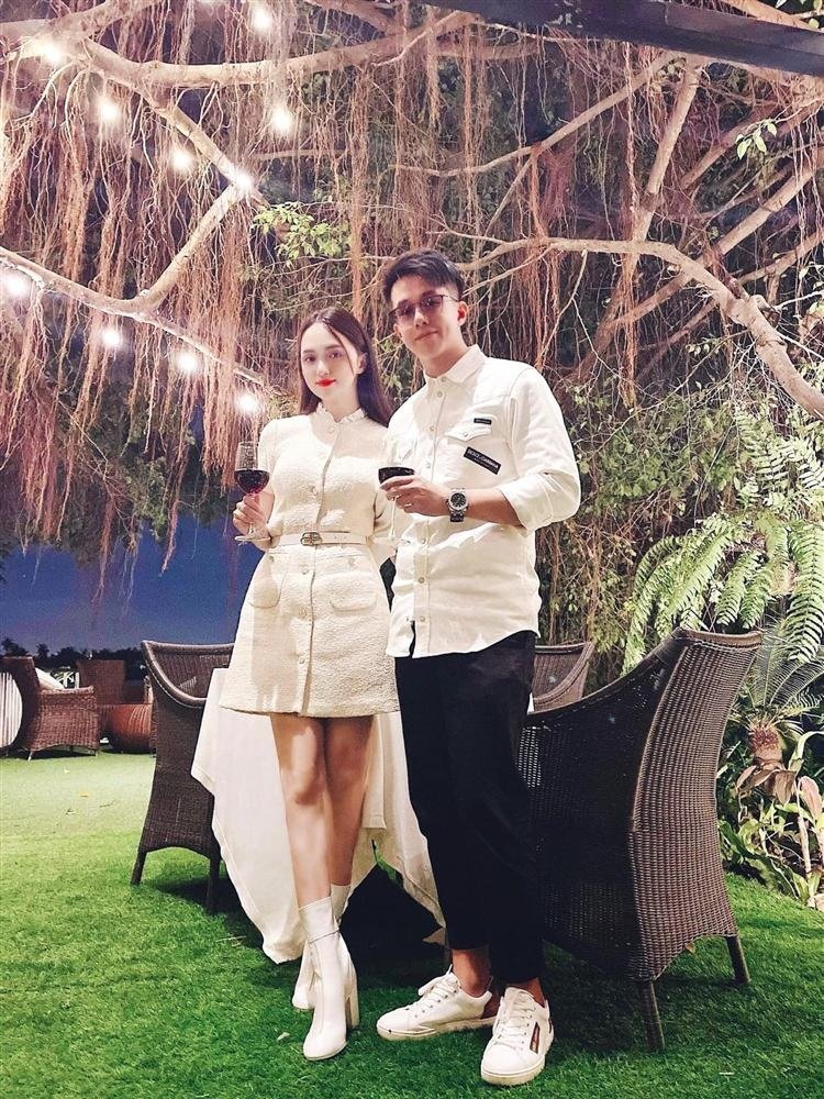 Hương Giang - Matt Liu chiếm spotlight Giáng sinh với ảnh đẹp đôi phát hờn
