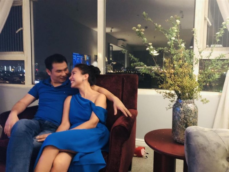 Thôi lấp lửng, Vân Hugo khoe chồng sắp cưới 'full không che'
