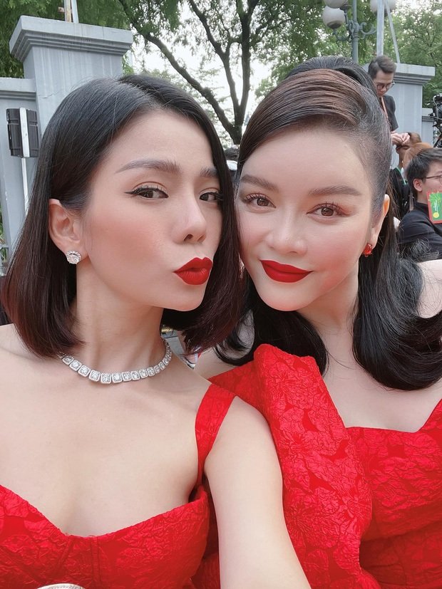 Lệ Quyên đọ sắc bên Lý Nhã Kỳ