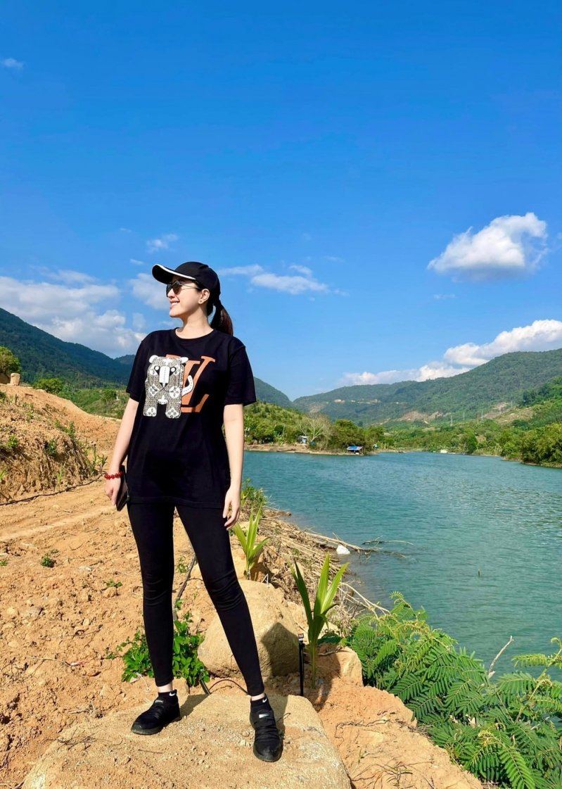 Không chỉ biệt thự, Bảo Thy và chồng còn sở hữu cả đảo sinh thái riêng. Theo đó, Bảo Thy hớn hở khoe: 
