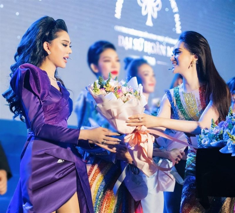 Khoảnh khắc vui vẻ của Hương Giang - Lâm Khánh Chi khiến người hâm mộ thích thú, có thể yên tâm 