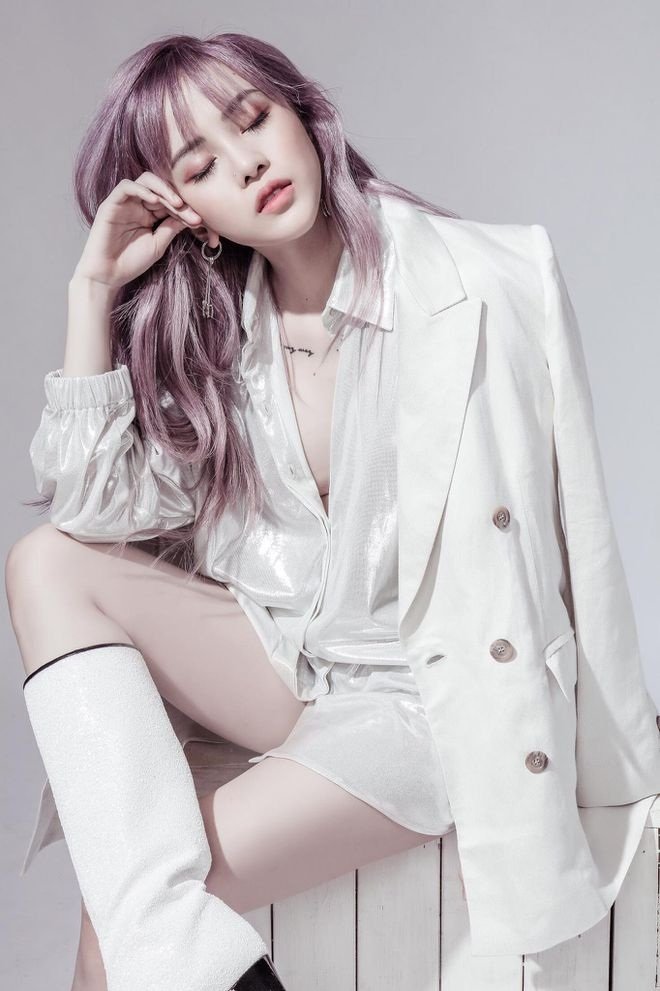 Dù hoạt động trong làng nhạc đã lâu nhưng Thiều Bảo Trâm chưa được đánh giá cao. Cô được biết đến nhiều hơn qua tư cách bạn gái Sơn Tùng M-TP