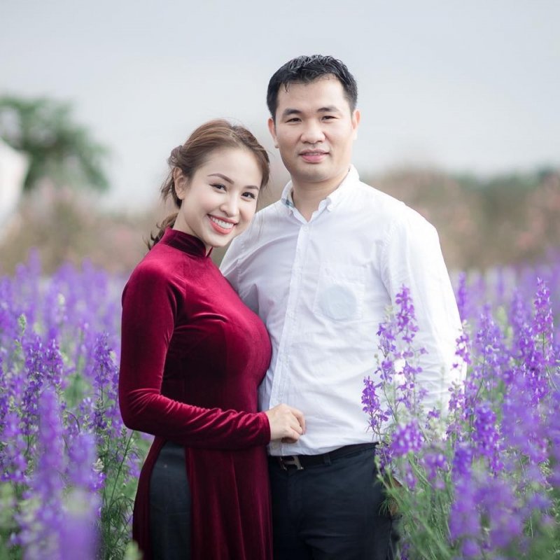 Vân Hugo khoe chồng sắp cưới. Nửa kia sở hữu vẻ ngoài phong độ, đĩnh đạc, được khen 