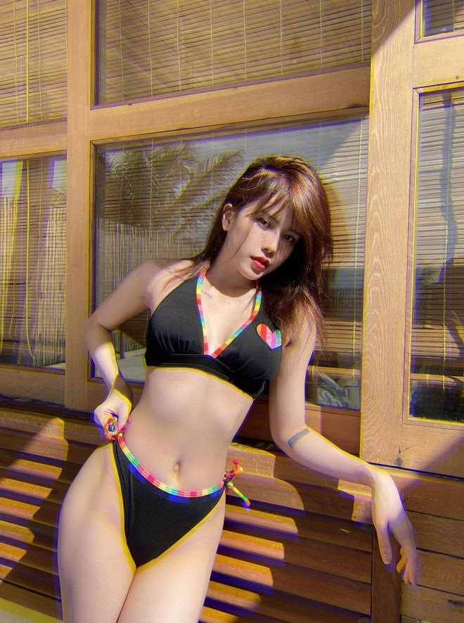 Thiều Bảo Trâm cũng không ngại đăng tải hình ảnh diện bikini nóng bỏng trên trang cá nhân