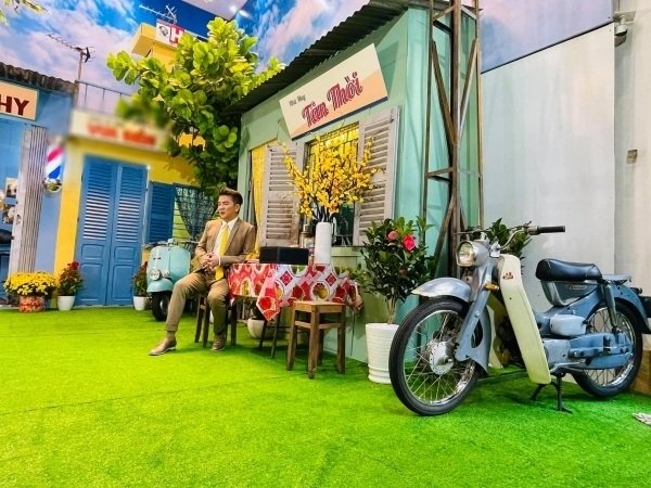 Biệt thự 60 tỷ của Đàm Vĩnh Hưng trang trí Tết theo phong cách xưa