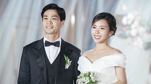 Công Phượng chia sẻ bất ngờ về vợ tiểu thư sau 3 hôn lễ đình đám: “Đây là lần đầu tiên em biết thế nào là lo tết nhất cho cả hai gia đình. Thực sự vui lắm vì vợ em lo hết, chứ bản thân em toàn… chỉ tay năm ngón thôi”