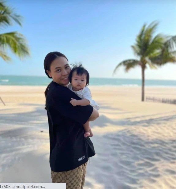 Đàm Thu Trang bị chồng đăng ảnh mặt mộc nhiều khuyết điểm