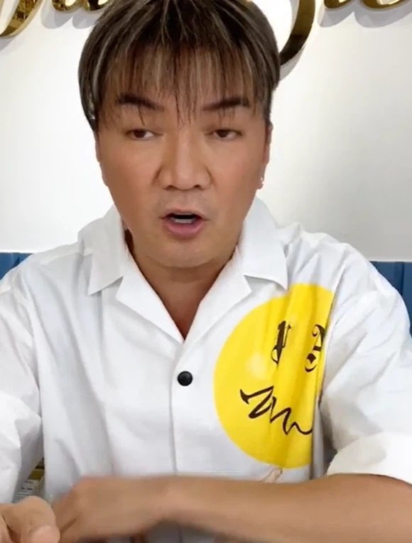 Đàm Vĩnh Hưng livestream trên trang cá nhân chia sẻ về chuyện Mỹ Tâm thừa nhận yêu Mai Tài Phến: “Với tôi, chuyện Mỹ Tâm có người yêu là hết sức bình thường. Tôi không có gì để trả lời hết. Tôi phải vui, phải mừng cho Mỹ Tâm chứ”