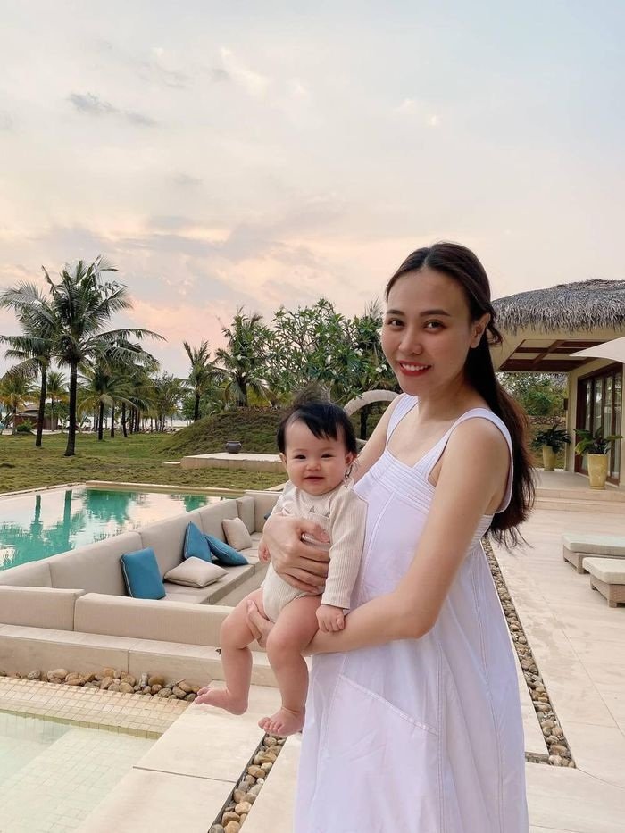Mới sinh con gái hơn 7 tháng, Đàm Thu Trang đã bị nghi bầu lần 2