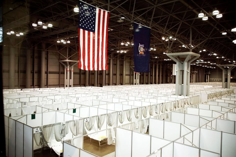 Bệnh viện dã chiến do công binh Mỹ thiết lập tại Trung tâm Hội nghị Javits, New York