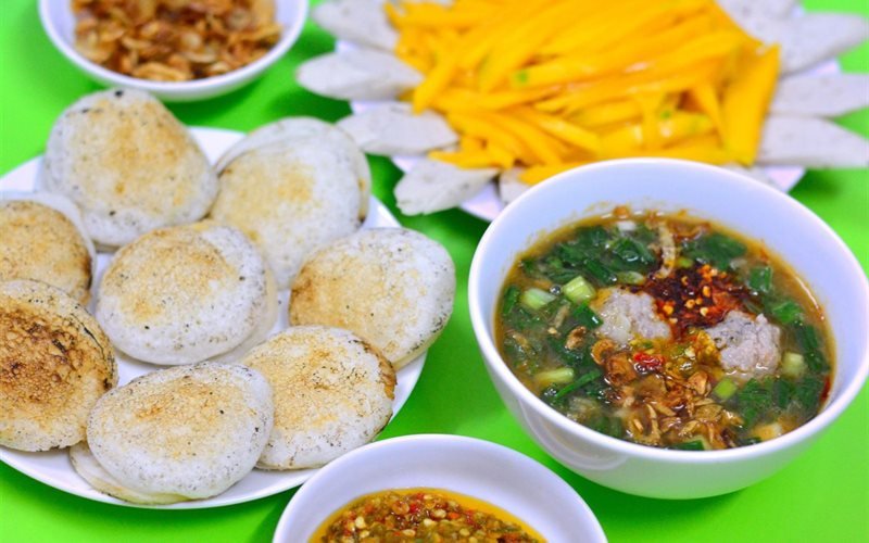 Bánh căn - món ăn nhất định phải thử khi đến Đà Lạt