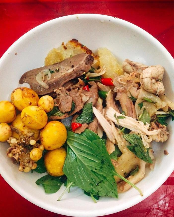 Bánh ướt lòng gà tuy lạ mà lại quen.