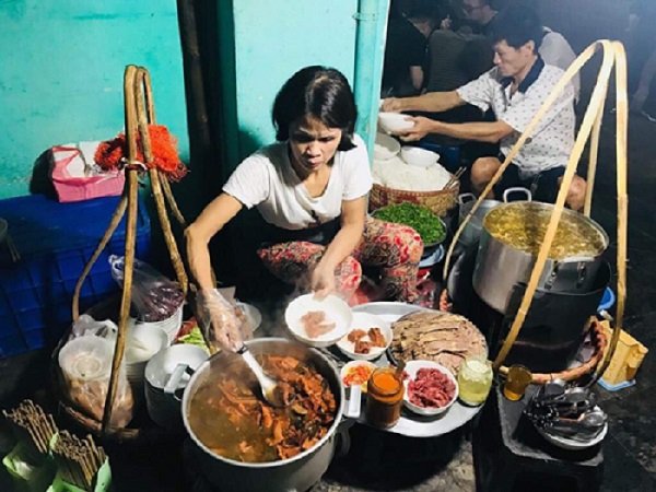 Gánh phở lâu đời nhưng vẫn thu hút được thực khách.