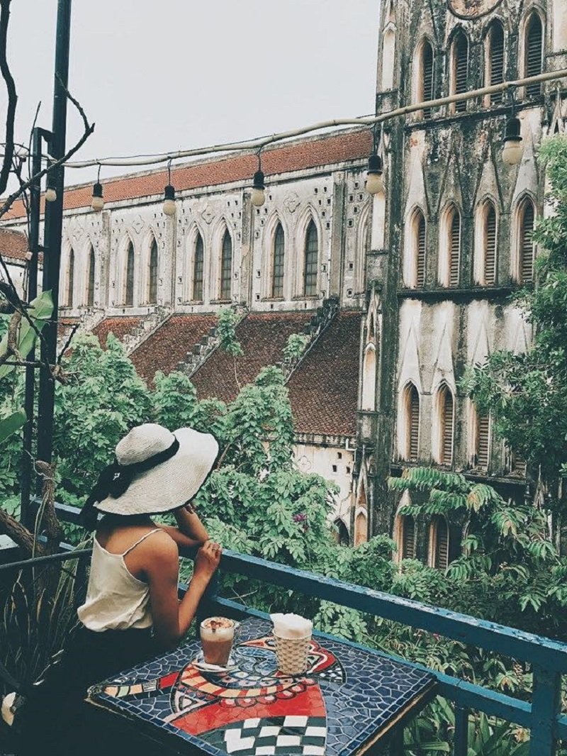 Không gian khá rộng rãi để ngắm nhìn Hà Nội từ trên cao.
