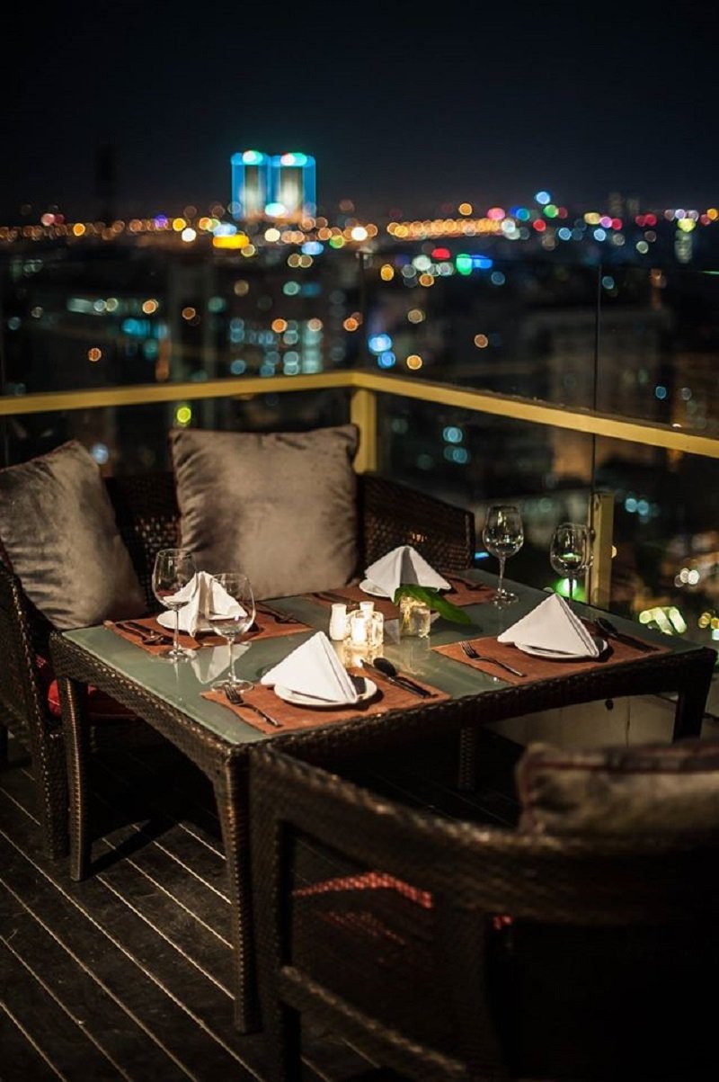 The Rooftop tọa lạc ở tầng 19 của tòa nhà Pacific Place sang trọng bậc nhất của thủ đô.