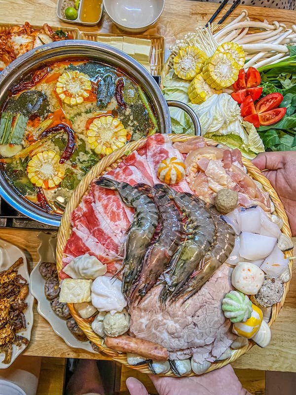 Sự đa dạng của món lẩu làm cho thực đơn cho những ngày đông càng trở nên phong phú hơn.