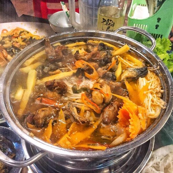 Phủi Quán mang đến những nồi lẩu ngon, dinh dưỡng cho khách hàng nhưng giá cả lại rất phải chăng.