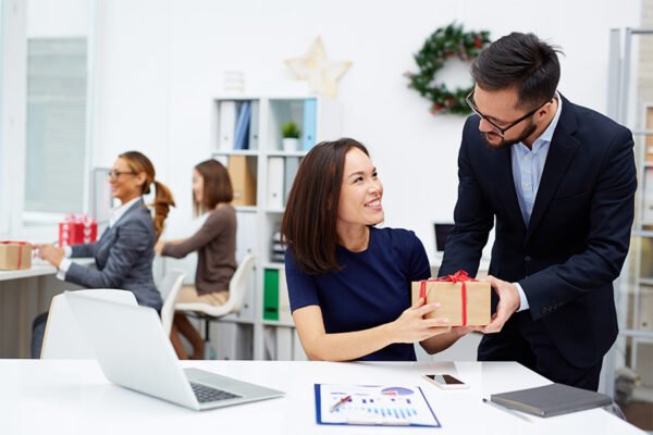 Hãy thể hiện sự ga lăng của cánh đàn ông trong ngày tôn vinh Phụ nữ Việt Nam.