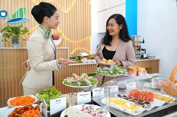 Quầy bar/buffet tại tại Phòng chờ Thương gia Côn Đảo.