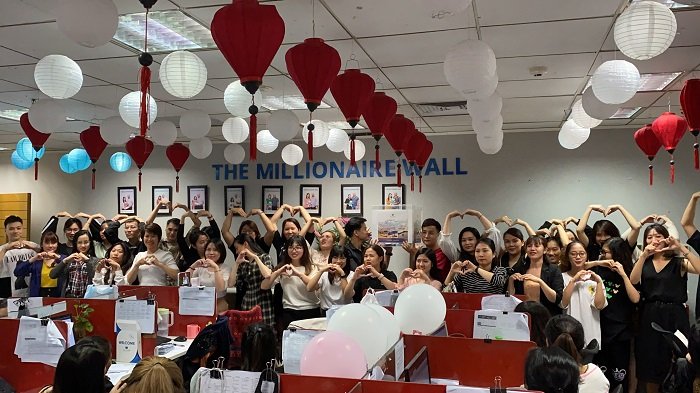 Hơn 1000 cá nhân bao gồm tập thể lãnh đạo và nhân viên tại tất cả các phòng ban đều chung tay nhường cơm sẻ áo, quyên góp để ủng hộ đồng bào lũ lụt.