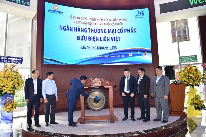 Sự kiện cổ phiếu LIENVIETPOSTBANK chính thức giao dịch trên HOSE.