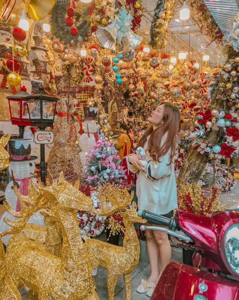 Thủ đô Hà Nội là một trong những điểm đón Giáng sinh không nên bỏ lỡ.