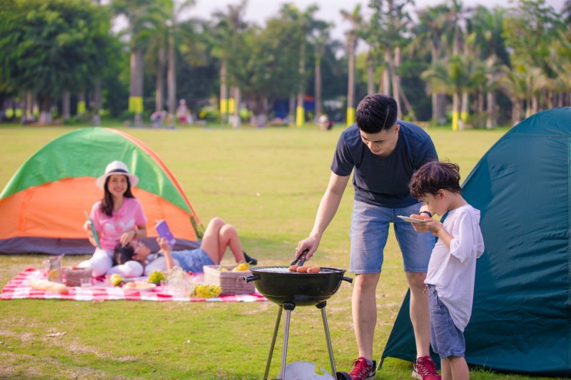 Các gia đình có thể thưởng thức tiệc BBQ thơm phức.