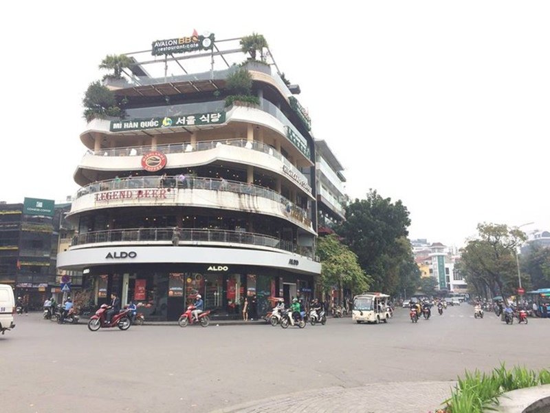 Khu vực tòa nhà Hàm Cá Mập là nơi có vị trí đẹp để xem pháo hoa đêm giao thừa.