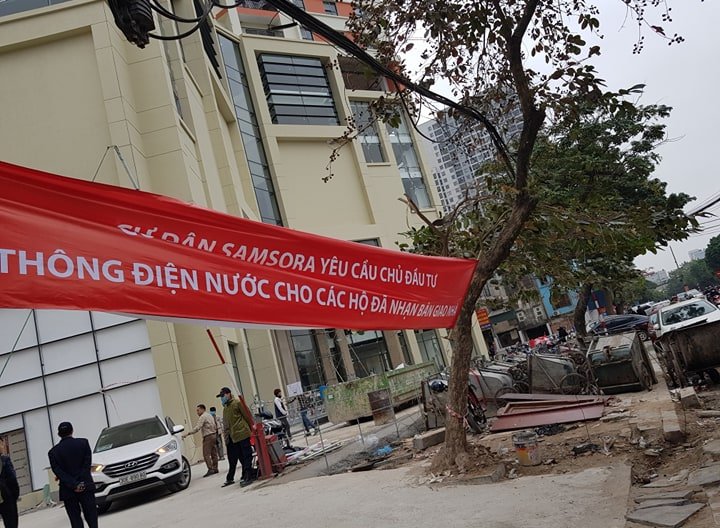 Những cư dân mua nhà tại Samsora Premier tố bị đẩy ra khỏi nhà dịp Tết Nguyên đán.