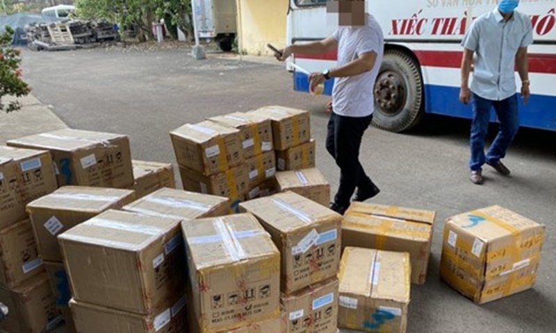 Số mỹ phẩm nhập lậu từ Trung Quốc bị cơ quan chức năng phát hiện. (Ảnh: Báo Công an TP HCM).