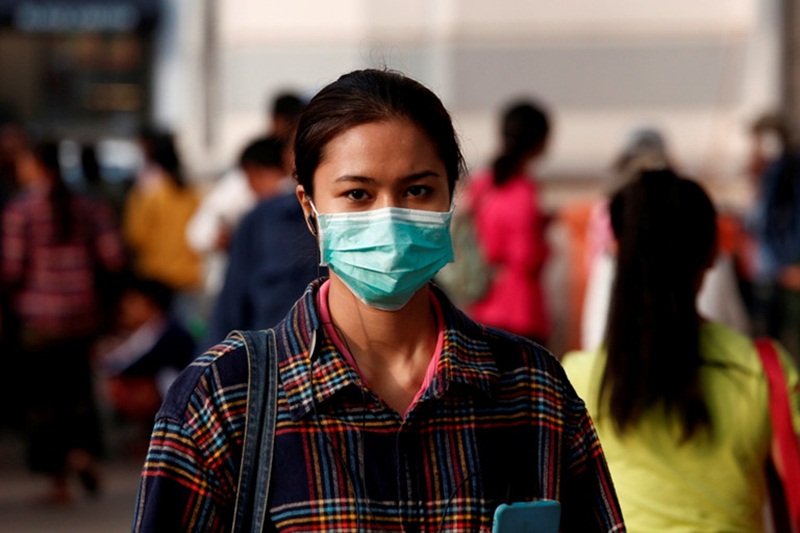 Người dân vẫn được khuyến cáo đeo khẩu trang ở nơi công cộng.