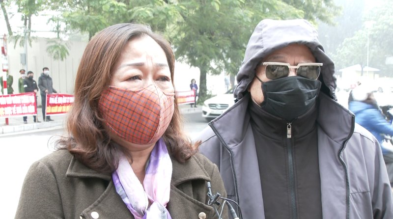 Nhiều năm qua, bà Nga và các khách hàng mua nhà tầng 17, 18 vẫn đội đơn đi cầu cứu tứ phương.
