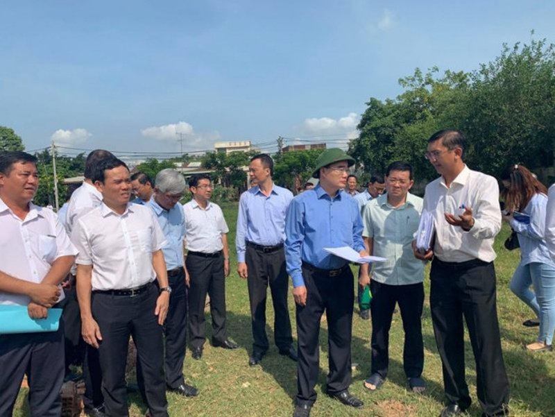 Lãnh đạo Thành ủy, UBND TPHCM kiểm tra tình hình trật tự xây dựng tại huyện Bình Chánh. (Ảnh: Dân Trí).