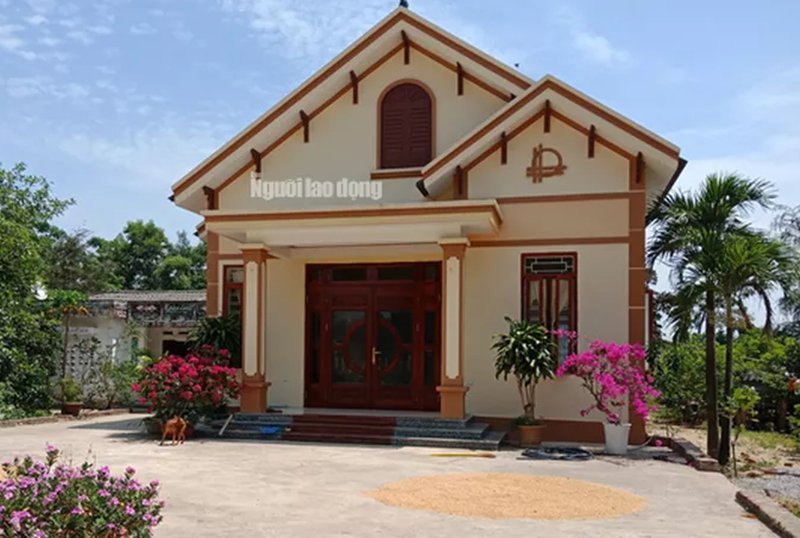 Trưởng thôn Mậu Đông cũng là hộ cận nghèo. (Ảnh: Báo Người Lao Động).