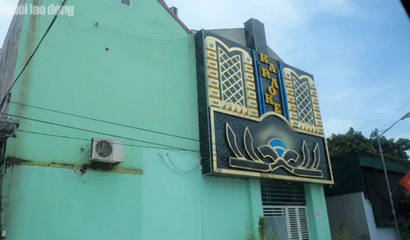 Người có quán Karaoke cũng lọt danh sách hộ cận nghèo. (Ảnh: Báo Người Lao Động).