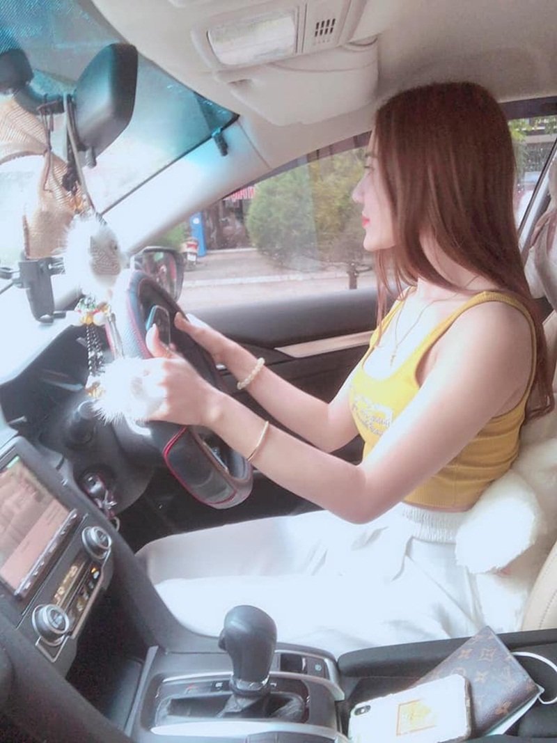 Chưa đầy 30 tuổi nhưng hotgirl cầm đầu đường dây bán dâm đã có xe ô tô, nhà lầu.