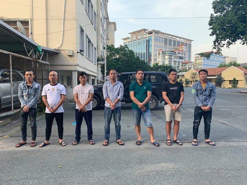 Nhóm nghi phạm vụ dàn cảnh cướp 35 tỷ đồng bị cảnh sát tạm giữ. (Ảnh: Công an cung cấp).