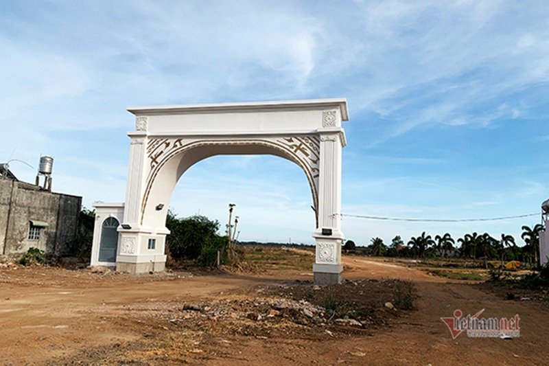 Cổng dẫn vào khu đất 60ha 