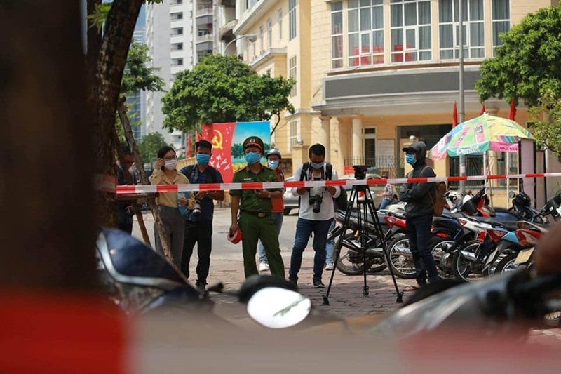 Công an căng dây phong tỏa quán. (Ảnh: CTV).
