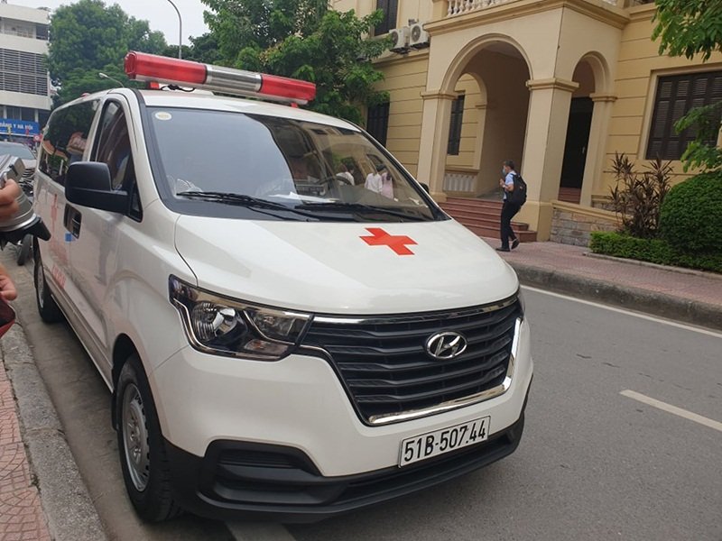 Nhiều người dân cảm phục trước hành động thiện nguyện của ông Đoàn Ngọc Hải.
