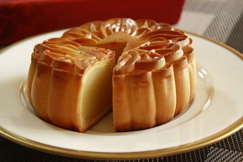 Một chiếc bánh Trung Thu nướng nhân đậu xanh hoàn hảo.