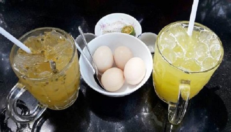 Quán nước mía lau - trứng gà lòng đào.