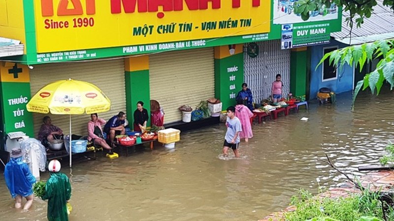 TP Huế chìm sâu trong biển nước.