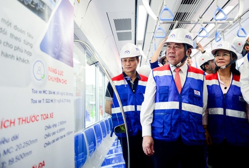 7. Theo kế hoạch, bước đầu, tàu metro sẽ chạy thử trên đoạn Bình Thái - depot Long Bình, sau đó chạy từ ga Bình Thái đến ga Văn Thánh. Trong năm 2021, tàu được chạy thử giai đoạn cuối từ ga Văn Thánh đến ga Bến Thành (quận 1), trước khi vận hành thương mại vào cuối năm theo kế hoạch.