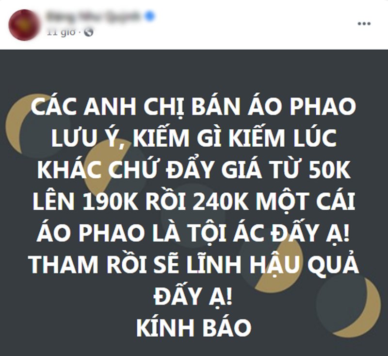 Nhiều người lên mạng tố cáo bị tăng giá áo phao khi mua để đi giúp đỡ bà con miền Trung. (Ảnh chụp màn hình).