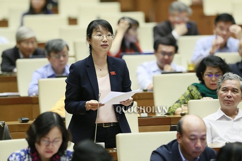 Đại biểu Trần Thị Diệu Thúy (Chủ tịch Liên đoàn Lao động TP.HCM) khẳng định Tổng Liên đoàn Lao động kỷ luật hiệu trưởng Đại học Tôn Đức Thắng là đúng quy định. (Ảnh: Quốc hội).
