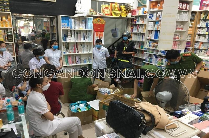 Toàn cảnh vụ khám xét. (Ảnh: Công an Đồng Nai).