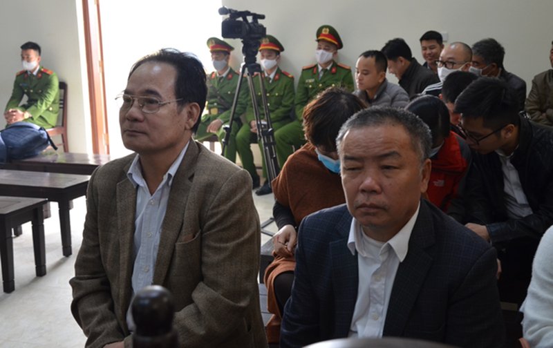 Ông Trần Đình Giao và ông Lưu Văn Long. (Ảnh: Pháp luật và bạn đọc).