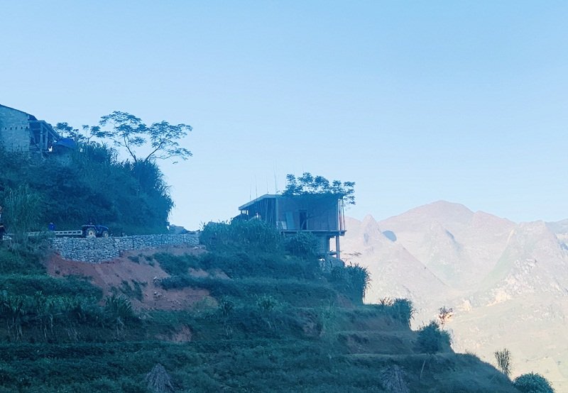 Cách công trình Panorama không xa, một ngôi nhà khác cũng đang được triển khai xây dựng. (Ảnh: Báo Xây dựng).