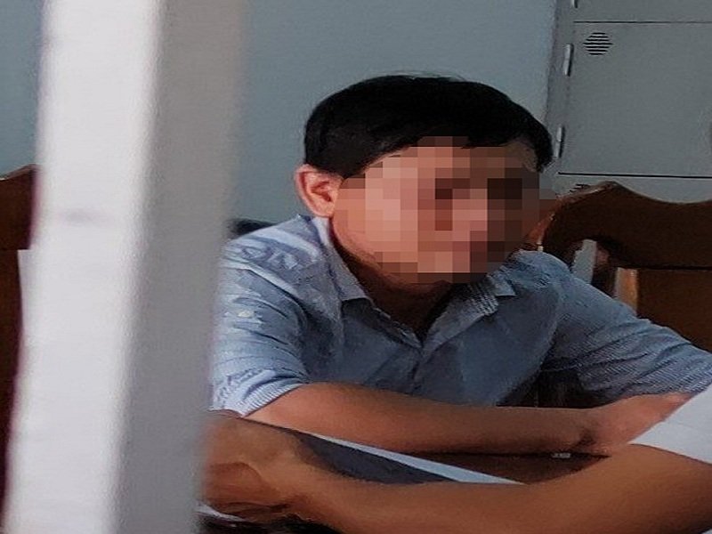 Kẻ hành hung nữ sinh sau va chạm giao thông tại cơ quan Công an.